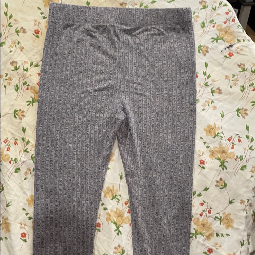 Grey textured leggings